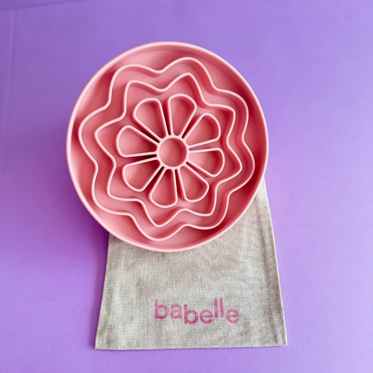 Mata do lizania Babelle The Petal w kształcie kwiatu stokrotki, z silikonu spożywczego BPA-Free, do spowalniania jedzenia, redukcji stresu i treningu koncentracji u psa
