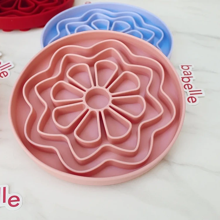 Mata do lizania Babelle The Petal w kształcie kwiatu stokrotki, z silikonu spożywczego BPA-Free, do spowalniania jedzenia, redukcji stresu i treningu koncentracji u psa