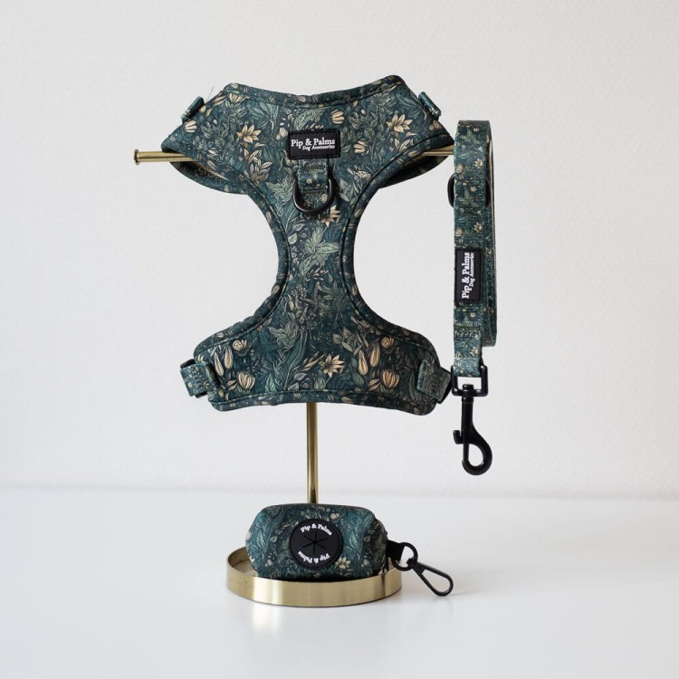 Szelki Pip &amp; Palms Dog Harness Fancy Flora z szybkoschnącego neoprenu i oddychającej siateczki mesh, regulowane w obwodzie szyi i klatki piersiowej, z metalowym D-ringiem na smycz i zawieszkę, czarne okucia, łatwe w czyszczeniu.