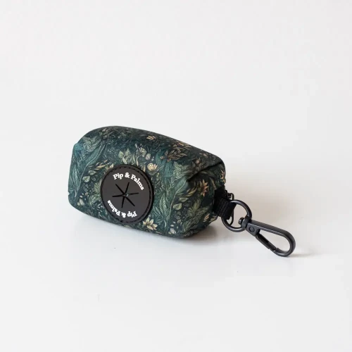 Etui na woreczki Pip &amp;amp; Palms Dog Poop Bag Holder Fancy Flora z szybkoschnącego neoprenu, z zamkiem i klipsem, pasujące do smyczy i szelek z kolekcji Fancy Flora.