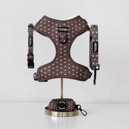 Szelki Pip &amp; Palms Dog Harness Choco Loco Love z szybkoschnącego neoprenu i oddychającej siateczki mesh, regulowane w obwodzie szyi i klatki piersiowej, z metalowym D-ringiem na smycz i zawieszkę, czarne okucia, łatwe w czyszczeniu.