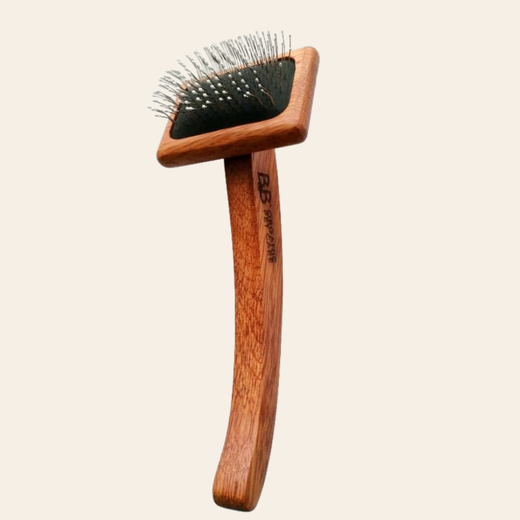 Szczotka B&amp;B Dutkarte z drewnianą rączką z tamanu, idealna do usuwania podszerstka i kołtunów dla psów o krótkiej, średniej i półdługiej sierści, duński design. Rozmiar mały