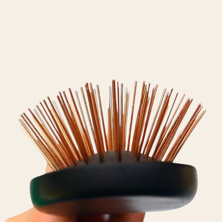 Szczotka Premium B&amp;B z antystatycznymi miedzianymi pinami, antybakteryjna, do pielęgnacji długiej sierści, drewniany uchwyt z drewna bukowego