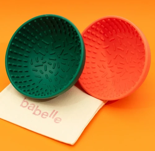 Babelle The Wiggler, miska do lizania z silikonu spożywczego BPA-Free, balansujący kształt spowalnia jedzenie i redukuje stres u psa, wspiera trawienie