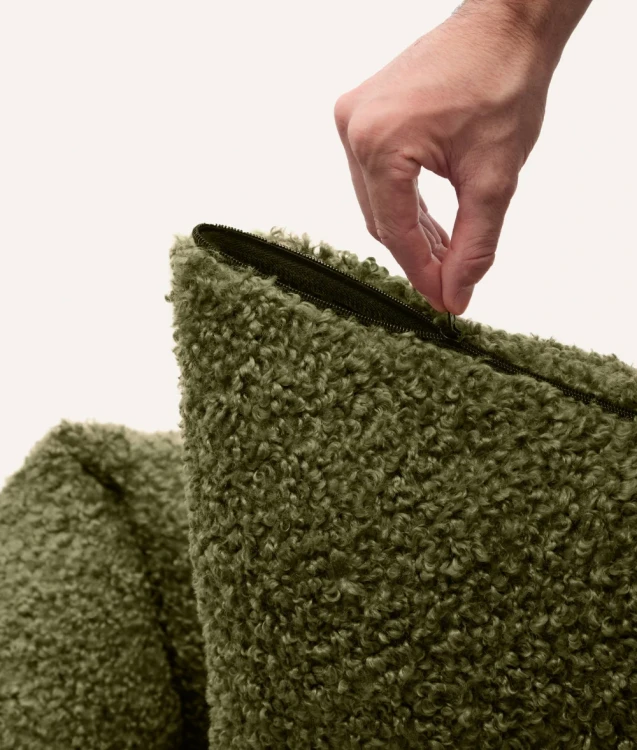 Ekologiczne, zielone legowisko dla psa CAFIDE Snozy, z miękkim pokrowcem 'sheep fleece' i trwałym wypełnieniem z recyklingowanej pianki polistyrenowej, wyprodukowane w Hiszpanii