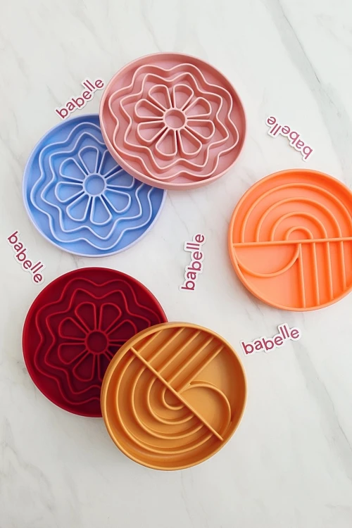 Babelle The Dreamy, okrągła mata do lizania z łukowatym wzorem, z silikonu spożywczego BPA-Free, pomaga psu redukować stres, spowalnia jedzenie i wspiera trawienie