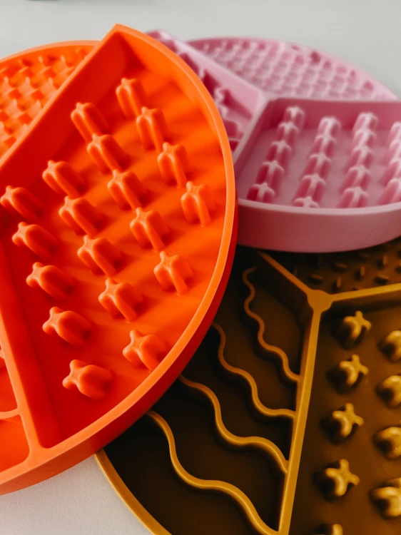 Babelle The Adventure, mata do lizania o złożonym wzorze dla psa, z silikonu spożywczego BPA-Free, spowalnia jedzenie, redukuje stres i zapewnia mentalne wyzwania