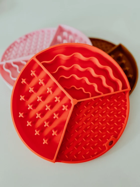 Babelle The Adventure, mata do lizania o złożonym wzorze dla psa, z silikonu spożywczego BPA-Free, spowalnia jedzenie, redukuje stres i zapewnia mentalne wyzwania