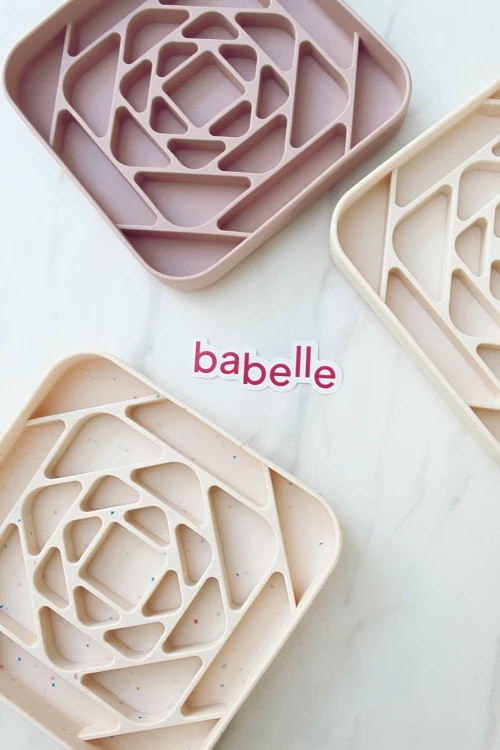 Mata do lizania Babelle The Prism z geometrycznym wzorem, z silikonu spożywczego BPA-Free, do spowalniania jedzenia, redukcji stresu i treningu cierpliwości u psa