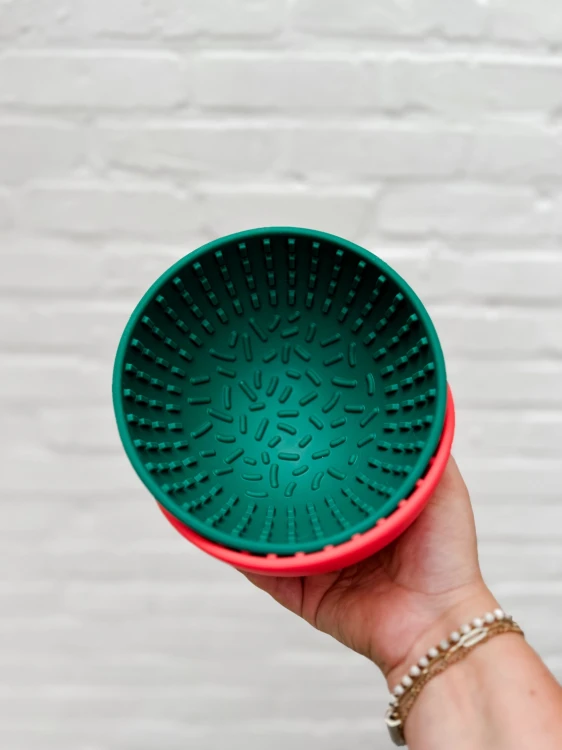 Babelle The Wiggler, miska do lizania z silikonu spożywczego BPA-Free, balansujący kształt spowalnia jedzenie i redukuje stres u psa, wspiera trawienie