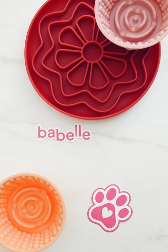 Mata do lizania Babelle The Petal w kształcie kwiatu stokrotki, z silikonu spożywczego BPA-Free, do spowalniania jedzenia, redukcji stresu i treningu koncentracji u psa