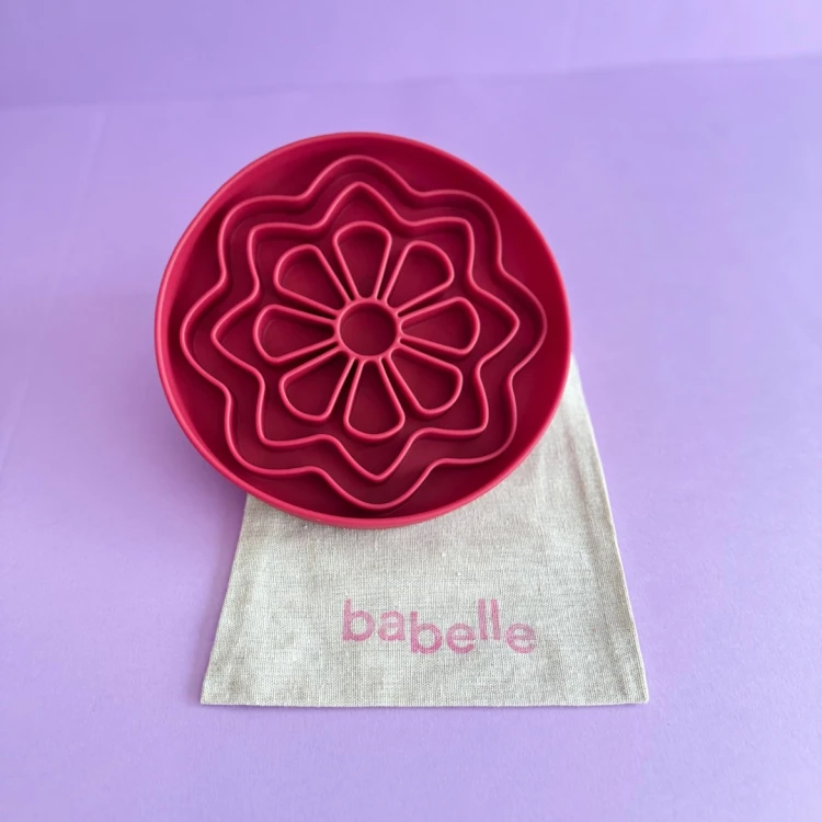 Mata do lizania Babelle The Petal w kształcie kwiatu stokrotki, z silikonu spożywczego BPA-Free, do spowalniania jedzenia, redukcji stresu i treningu koncentracji u psa