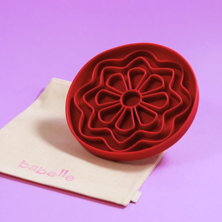 Mata do lizania Babelle The Petal w kształcie kwiatu stokrotki, z silikonu spożywczego BPA-Free, do spowalniania jedzenia, redukcji stresu i treningu koncentracji u psa