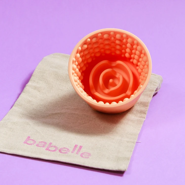 Mata do lizania Babelle The Swirlie o okrągłym kształcie, z silikonu spożywczego BPA-Free, spowalnia jedzenie, redukuje stres i wspiera trawienie u psa