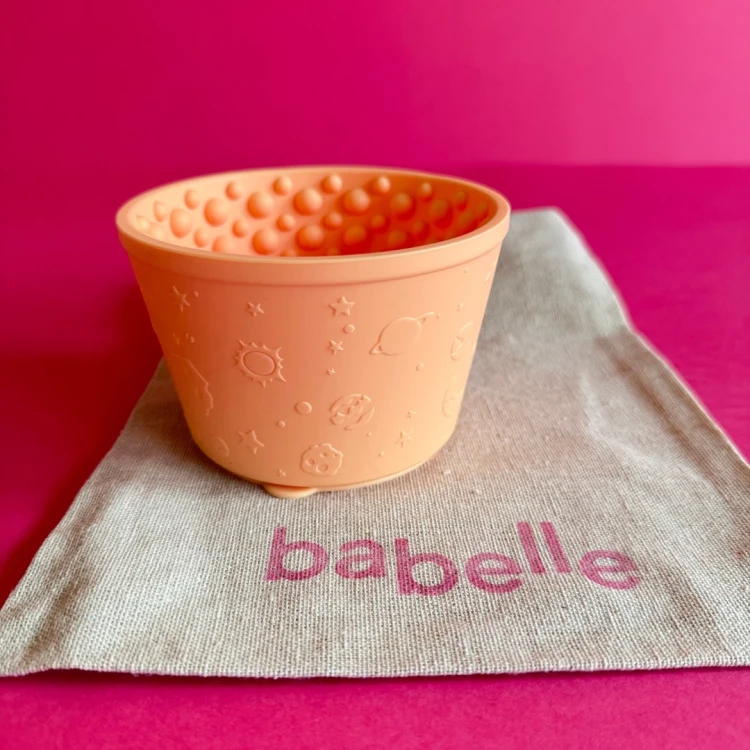 Mata do lizania Babelle The Swirlie o okrągłym kształcie, z silikonu spożywczego BPA-Free, spowalnia jedzenie, redukuje stres i wspiera trawienie u psa