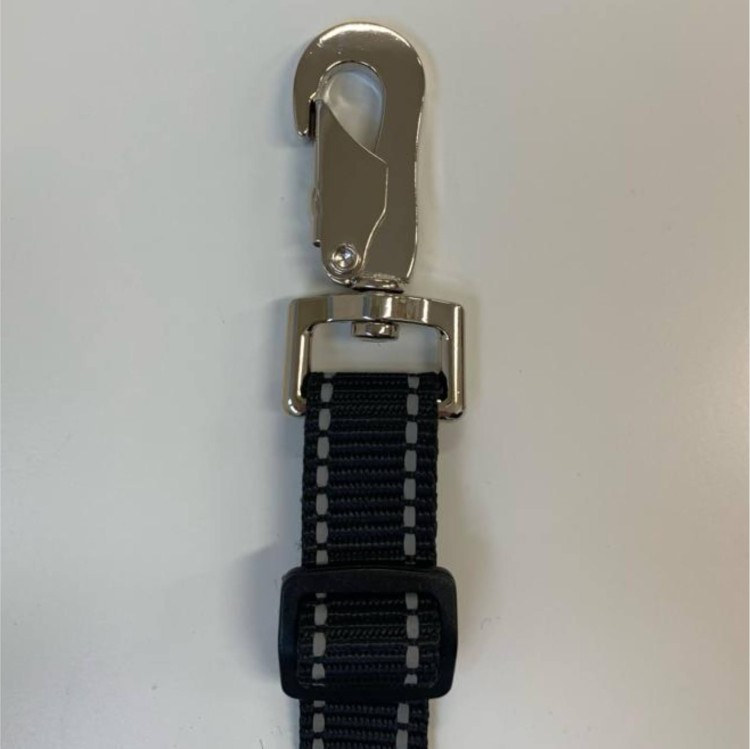 Czarna smycz wielofunkcyjna dla psa Finnero RESCUE, długość 3m, dwa karabińczyki, podszycie polarowe, odblaskowe przeszycia, uchwyt awaryjny 'panic handle"