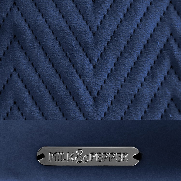 Kocyk dla psa Milk &amp; Pepper Palais Royal Blanket z pikowanego aksamitu w geometryczny wzór Zig Zag, miękki welwet, elegancki dodatek do legowiska, rozmiar 60x80 cm