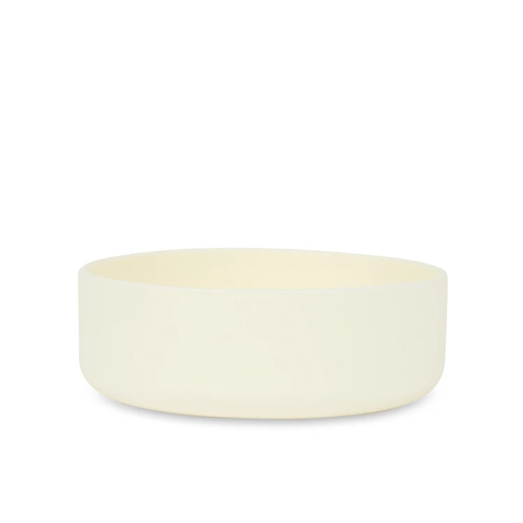 Antypoślizgowa miska dla psa Tadahzi Creme, wykonana z nietoksycznego silikonu spożywczego, bezzapachowa, w minimalistycznym kremowym kolorze, można myć w zmywarce