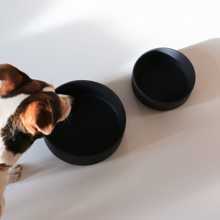 Antypoślizgowa miska dla psa Tadahzi Warm Grey z nietoksycznego silikonu spożywczego, łatwa do czyszczenia, bez BPA