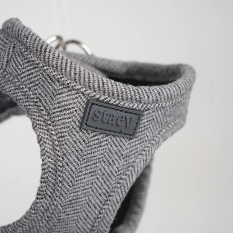 Szelki dla psa Staey Saga Step-In, łatwe zakładanie bez przekładania przez głowę, z miękką, oddychającą wyściółką, bezpieczne zapięcie na rzep i zatrzask