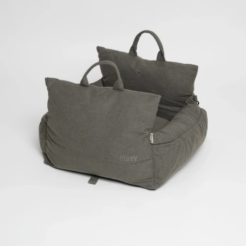 Wielofunkcyjny fotelik samochodowy dla psa Staey Lara 2.0 w kolorze taupe, 3w1: fotelik, legowisko i torba podróżna, zintegrowana smycz bezpieczeństwa