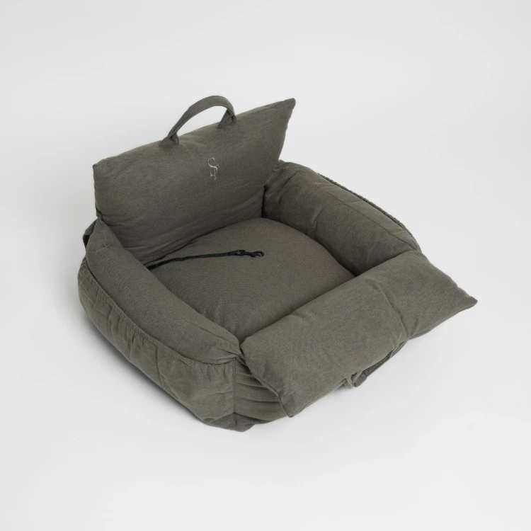 Wielofunkcyjny fotelik samochodowy dla psa Staey Lara 2.0 w kolorze taupe, 3w1: fotelik, legowisko i torba podróżna, zintegrowana smycz bezpieczeństwa