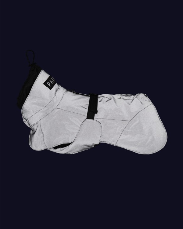 Odblaskowa kurtka zimowa dla psa PAIKKA Visibility Dark, z ociepleniem 3M Thinsulate i podszewką FIR regenerującą mięśnie, wodoodporność 10000 mm, z otworem na szelki