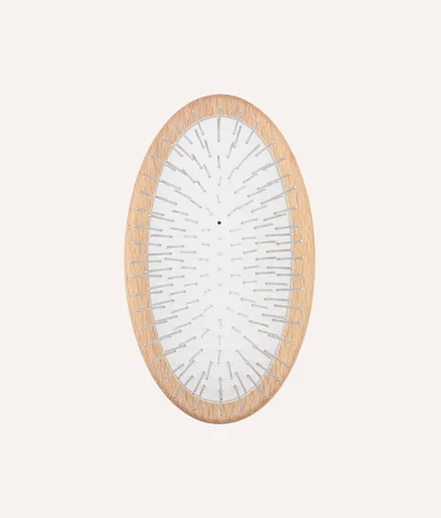 Szczotka dla psów długowłosych CAFIDE Long Haired Dog Brush Teo z metalowymi pinami i elastyczną czarną podstawą, wykonana z naturalnego drewna bukowego FSC, ergonomiczna i przyjazna środowisku.