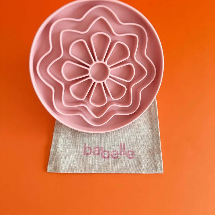 Mata do lizania Babelle The Petal w kształcie kwiatu stokrotki, z silikonu spożywczego BPA-Free, do spowalniania jedzenia, redukcji stresu i treningu koncentracji u psa